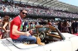 Alexander Rossi (USA) Manor Marussia F1 Team on the drivers parade. 01.11.2015. Formula 1 World Championship, Rd 17, Mexican Grand Prix, Mexixo City, Mexico, Race Day.