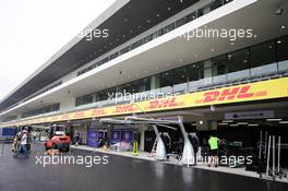 The pits. 28.10.2015. Formula 1 World Championship, Rd 17, Mexican Grand Prix, Mexixo City, Mexico, Preparation Day.