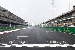The start / finish line. 28.10.2015. Formula 1 World Championship, Rd 17, Mexican Grand Prix, Mexixo City, Mexico, Preparation Day.