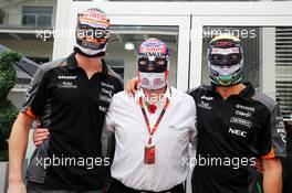 (L to R): Nico Hulkenberg (GER) Sahara Force India F1 with Nigel Mansell (GBR) and Sergio Perez (MEX) Sahara Force India F1 wearing traditional Mexican wrestling masks. 29.10.2015. Formula 1 World Championship, Rd 17, Mexican Grand Prix, Mexixo City, Mexico, Preparation Day.