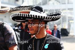 Lewis Hamilton (GBR) Mercedes AMG F1 wearing a sombrero. 29.10.2015. Formula 1 World Championship, Rd 17, Mexican Grand Prix, Mexixo City, Mexico, Preparation Day.