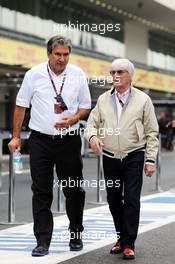 Bernie Ecclestone (GBR) with Pasquale Lattuneddu (ITA) of the FOM. 29.10.2015. Formula 1 World Championship, Rd 17, Mexican Grand Prix, Mexixo City, Mexico, Preparation Day.