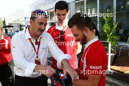 (L to R): Nigel Mansell (GBR) with Alexander Rossi (USA) Manor Marussia F1 Team and Will Stevens (GBR) Manor Marussia F1 Team. 29.10.2015. Formula 1 World Championship, Rd 17, Mexican Grand Prix, Mexixo City, Mexico, Preparation Day.