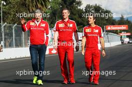 Maurizio Arrivabene (ITA) Ferrari Team Principal and James Allison (GBR) Ferrari Chassis Technical Director (Centre) walk the circuit. 29.10.2015. Formula 1 World Championship, Rd 17, Mexican Grand Prix, Mexixo City, Mexico, Preparation Day.