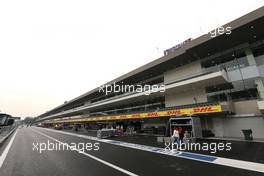 Pitlane atmosphere 29.10.2015. Formula 1 World Championship, Rd 17, Mexican Grand Prix, Mexixo City, Mexico, Preparation Day.