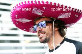 Fernando Alonso (ESP) McLaren wearing a sombrero. 29.10.2015. Formula 1 World Championship, Rd 17, Mexican Grand Prix, Mexixo City, Mexico, Preparation Day.