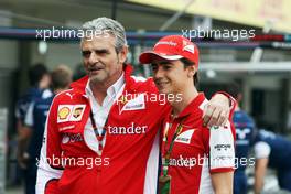 (L to R): Maurizio Arrivabene (ITA) Ferrari Team Principal with Esteban Gutierrez (MEX) Ferrari Test and Reserve Driver. 29.10.2015. Formula 1 World Championship, Rd 17, Mexican Grand Prix, Mexixo City, Mexico, Preparation Day.