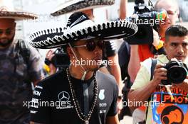 Lewis Hamilton (GBR) Mercedes AMG F1 wearing a sombrero. 29.10.2015. Formula 1 World Championship, Rd 17, Mexican Grand Prix, Mexixo City, Mexico, Preparation Day.
