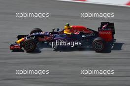 Daniil Kvyat (RUS) Red Bull Racing RB11 locks up under braking. 27.03.2015. Formula 1 World Championship, Rd 2, Malaysian Grand Prix, Sepang, Malaysia, Friday.