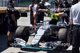 The Mercedes AMG F1 W06 of Lewis Hamilton (GBR) Mercedes AMG F1 is recovered back to the pits on the back of a truck in the first practice session. 27.03.2015. Formula 1 World Championship, Rd 2, Malaysian Grand Prix, Sepang, Malaysia, Friday.