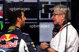 (L to R): Daniel Ricciardo (AUS) Red Bull Racing with Dr Helmut Marko (AUT) Red Bull Motorsport Consultant. 27.03.2015. Formula 1 World Championship, Rd 2, Malaysian Grand Prix, Sepang, Malaysia, Friday.