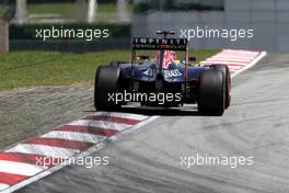 Daniil Kvyat (RUS), Red Bull Racing  27.03.2015. Formula 1 World Championship, Rd 2, Malaysian Grand Prix, Sepang, Malaysia, Friday.