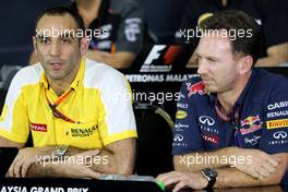Cyril Abiteboul (FRA), Renault Sport F1 and Christian Horner (GBR), Red Bull Racing, Sporting Director  27.03.2015. Formula 1 World Championship, Rd 2, Malaysian Grand Prix, Sepang, Malaysia, Friday.