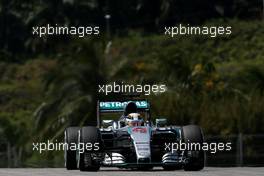 Lewis Hamilton (GBR), Mercedes AMG F1 Team  27.03.2015. Formula 1 World Championship, Rd 2, Malaysian Grand Prix, Sepang, Malaysia, Friday.