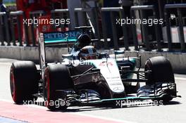 Lewis Hamilton (GBR) Mercedes AMG F1 W06 leaves the pits. 27.03.2015. Formula 1 World Championship, Rd 2, Malaysian Grand Prix, Sepang, Malaysia, Friday.