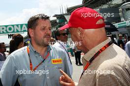 (L to R): Paul Hembery (GBR) Pirelli Motorsport Director with Niki Lauda (AUT) Mercedes Non-Executive Chairman on the grid. 29.03.2015. Formula 1 World Championship, Rd 2, Malaysian Grand Prix, Sepang, Malaysia, Sunday.