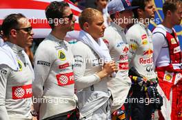 (L to R): Pastor Maldonado (VEN) Lotus F1 Team and Romain Grosjean (FRA) Lotus F1 Team as the grid observes the national anthem. 29.03.2015. Formula 1 World Championship, Rd 2, Malaysian Grand Prix, Sepang, Malaysia, Sunday.