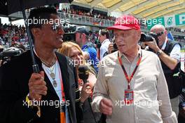 (L to R): Jermaine Jackson (USA) Singer with Niki Lauda (AUT) Mercedes Non-Executive Chairman. 29.03.2015. Formula 1 World Championship, Rd 2, Malaysian Grand Prix, Sepang, Malaysia, Sunday.