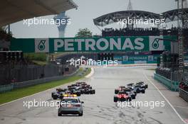 The start of the race. 29.03.2015. Formula 1 World Championship, Rd 2, Malaysian Grand Prix, Sepang, Malaysia, Sunday.