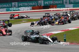 Lewis Hamilton (GBR) Mercedes AMG F1 W06 leads at the start of the race. 29.03.2015. Formula 1 World Championship, Rd 2, Malaysian Grand Prix, Sepang, Malaysia, Sunday.