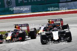 Nico Hulkenberg (GER) Sahara Force India F1 VJM08 leads Daniel Ricciardo (AUS) Red Bull Racing RB11 and Daniil Kvyat (RUS) Red Bull Racing RB11. 29.03.2015. Formula 1 World Championship, Rd 2, Malaysian Grand Prix, Sepang, Malaysia, Sunday.
