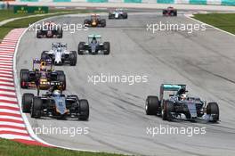 Sergio Perez (MEX) Sahara Force India F1 VJM08 (Left) and Lewis Hamilton (GBR) Mercedes AMG F1 W06 battle for position. 29.03.2015. Formula 1 World Championship, Rd 2, Malaysian Grand Prix, Sepang, Malaysia, Sunday.