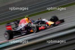 Daniil Kvyat (RUS), Red Bull Racing  28.03.2015. Formula 1 World Championship, Rd 2, Malaysian Grand Prix, Sepang, Malaysia, Saturday.