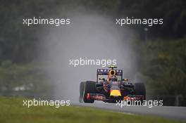 Daniil Kvyat (RUS) Red Bull Racing RB11. 28.03.2015. Formula 1 World Championship, Rd 2, Malaysian Grand Prix, Sepang, Malaysia, Saturday.