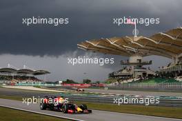 Daniel Ricciardo (AUS), Red Bull Racing  28.03.2015. Formula 1 World Championship, Rd 2, Malaysian Grand Prix, Sepang, Malaysia, Saturday.