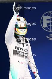 Lewis Hamilton (GBR) Mercedes AMG F1 gets pole position. 28.03.2015. Formula 1 World Championship, Rd 2, Malaysian Grand Prix, Sepang, Malaysia, Saturday.