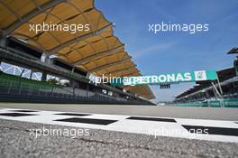 Sepang circuit - start / finish straight. 26.03.2015. Formula 1 World Championship, Rd 2, Malaysian Grand Prix, Sepang, Malaysia, Thursday.