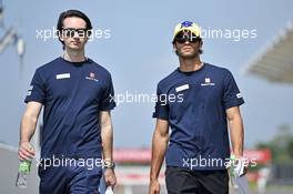 Felipe Nasr (BRA) Sauber F1 Team (Right) walks the circuit. 26.03.2015. Formula 1 World Championship, Rd 2, Malaysian Grand Prix, Sepang, Malaysia, Thursday.