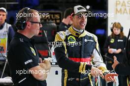 (L to R): Mark Slade (GBR) Lotus F1 Team Race Engineer with Pastor Maldonado (VEN) Lotus F1 Team. 09.10.2015. Formula 1 World Championship, Rd 15, Russian Grand Prix, Sochi Autodrom, Sochi, Russia, Practice Day.