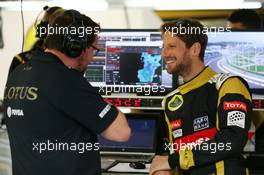 (L to R): Julien Simon-Chautemps (FRA) Lotus F1 Team Race Engineer with Romain Grosjean (FRA) Lotus F1 Team. 09.10.2015. Formula 1 World Championship, Rd 15, Russian Grand Prix, Sochi Autodrom, Sochi, Russia, Practice Day.