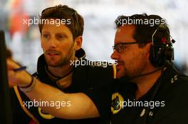 (L to R): Romain Grosjean (FRA) Lotus F1 Team with Julien Simon-Chautemps (FRA) Lotus F1 Team Race Engineer. 09.10.2015. Formula 1 World Championship, Rd 15, Russian Grand Prix, Sochi Autodrom, Sochi, Russia, Practice Day.