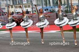 Pre race dancers on the grid. 11.10.2015. Formula 1 World Championship, Rd 15, Russian Grand Prix, Sochi Autodrom, Sochi, Russia, Race Day.