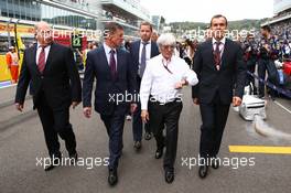 Bernie Ecclestone (GBR) with Dmitry Kozak (RUS) Russian Deputy Prime Minister on the grid. 11.10.2015. Formula 1 World Championship, Rd 15, Russian Grand Prix, Sochi Autodrom, Sochi, Russia, Race Day.