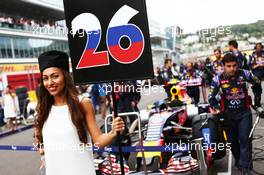 Grid girl for Daniil Kvyat (RUS) Red Bull Racing. 11.10.2015. Formula 1 World Championship, Rd 15, Russian Grand Prix, Sochi Autodrom, Sochi, Russia, Race Day.