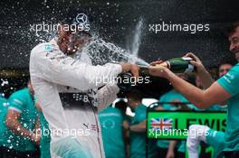 Race winner Lewis Hamilton (GBR) Mercedes AMG F1 celebrates with the team. 11.10.2015. Formula 1 World Championship, Rd 15, Russian Grand Prix, Sochi Autodrom, Sochi, Russia, Race Day.