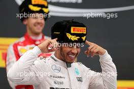 Lewis Hamilton (GBR), Mercedes AMG F1 Team and Sebastian Vettel (GER), Scuderia Ferrari  11.10.2015. Formula 1 World Championship, Rd 15, Russian Grand Prix, Sochi Autodrom, Sochi, Russia, Race Day.