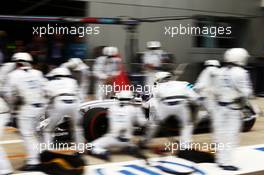 Valtteri Bottas (FIN) Williams FW37 makes a pit stop. 11.10.2015. Formula 1 World Championship, Rd 15, Russian Grand Prix, Sochi Autodrom, Sochi, Russia, Race Day.