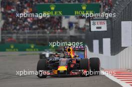 Daniil Kvyat (RUS) Red Bull Racing RB11. 11.10.2015. Formula 1 World Championship, Rd 15, Russian Grand Prix, Sochi Autodrom, Sochi, Russia, Race Day.