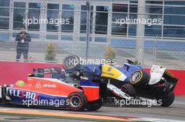 Nico Hulkenberg (GER) Sahara Force India F1 VJM08 and Marcus Ericsson (SWE) Sauber C34 crash at the start of the race. 11.10.2015. Formula 1 World Championship, Rd 15, Russian Grand Prix, Sochi Autodrom, Sochi, Russia, Race Day.