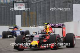 Daniil Kvyat (RUS) Red Bull Racing RB11. 11.10.2015. Formula 1 World Championship, Rd 15, Russian Grand Prix, Sochi Autodrom, Sochi, Russia, Race Day.