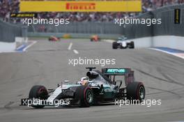 Lewis Hamilton (GBR) Mercedes AMG F1 W06. 11.10.2015. Formula 1 World Championship, Rd 15, Russian Grand Prix, Sochi Autodrom, Sochi, Russia, Race Day.