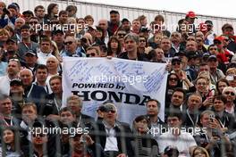 Fans in the grandstand. 11.10.2015. Formula 1 World Championship, Rd 15, Russian Grand Prix, Sochi Autodrom, Sochi, Russia, Race Day.