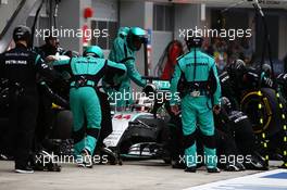 Lewis Hamilton (GBR) Mercedes AMG F1 W06 makes a pit stop. 11.10.2015. Formula 1 World Championship, Rd 15, Russian Grand Prix, Sochi Autodrom, Sochi, Russia, Race Day.