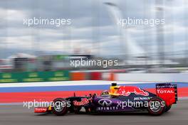 Daniil Kvyat (RUS), Red Bull Racing  10.10.2015. Formula 1 World Championship, Rd 15, Russian Grand Prix, Sochi Autodrom, Sochi, Russia, Qualifying Day.