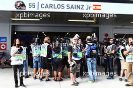 The media gather around the pit garage of Carlos Sainz Jr (ESP) Scuderia Toro Rosso in the third practice session. 10.10.2015. Formula 1 World Championship, Rd 15, Russian Grand Prix, Sochi Autodrom, Sochi, Russia, Qualifying Day.