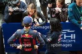 Carlos Sainz Jr (ESP) Scuderia Toro Rosso with the media. 10.10.2015. Formula 1 World Championship, Rd 15, Russian Grand Prix, Sochi Autodrom, Sochi, Russia, Qualifying Day.